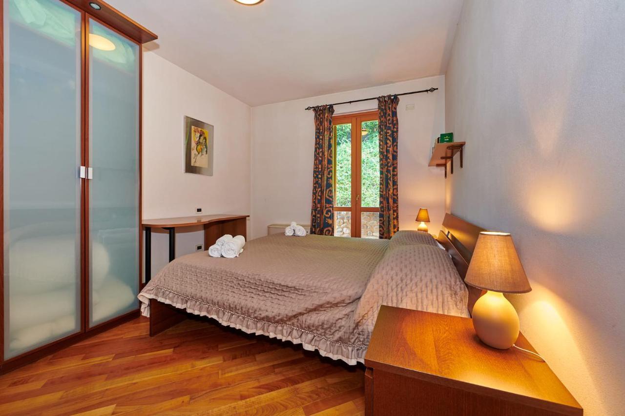 Apartmentsgarda - Baia D'Argento Residence コステロマーノ エクステリア 写真