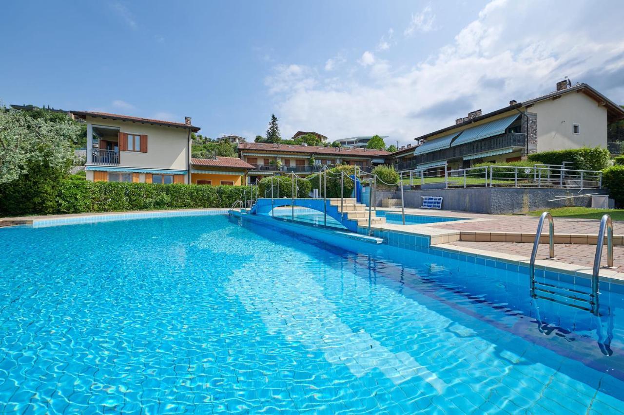 Apartmentsgarda - Baia D'Argento Residence コステロマーノ エクステリア 写真