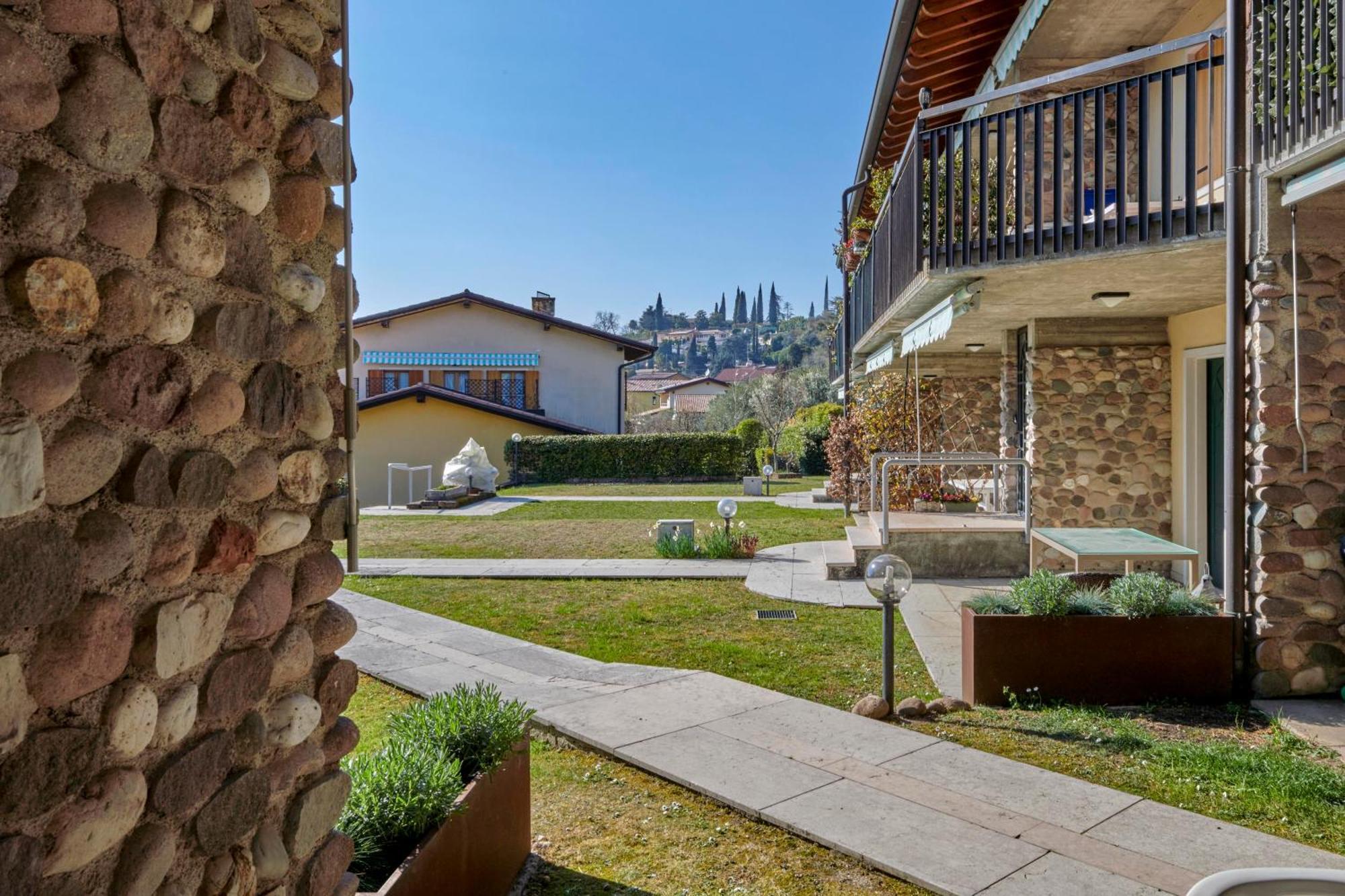 Apartmentsgarda - Baia D'Argento Residence コステロマーノ エクステリア 写真