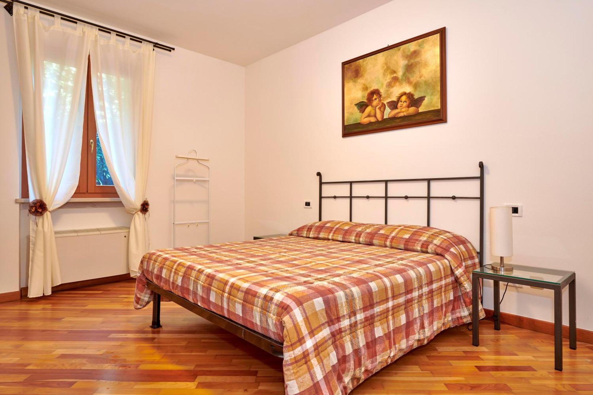 Apartmentsgarda - Baia D'Argento Residence コステロマーノ エクステリア 写真